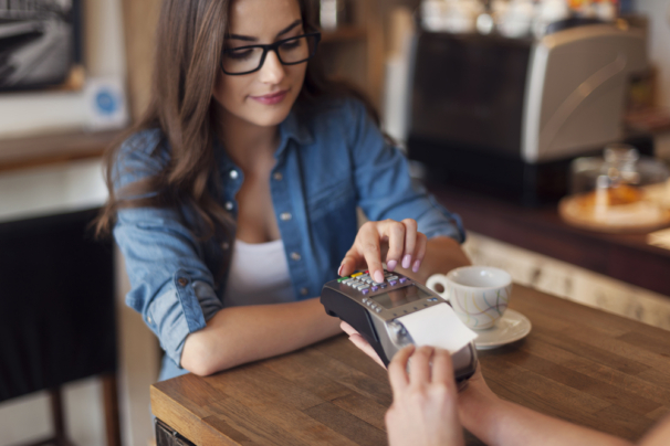 4 ways to build your credit with credit cards